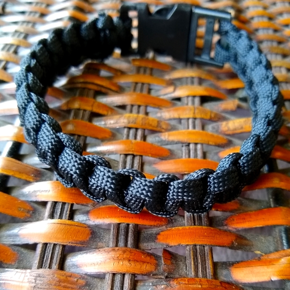 Para chord bracelet